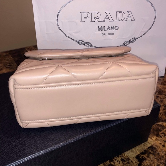 ❤️❤️SOLD❤️❤️Prada nappa small spectrum  bag - Picture 6 of 11